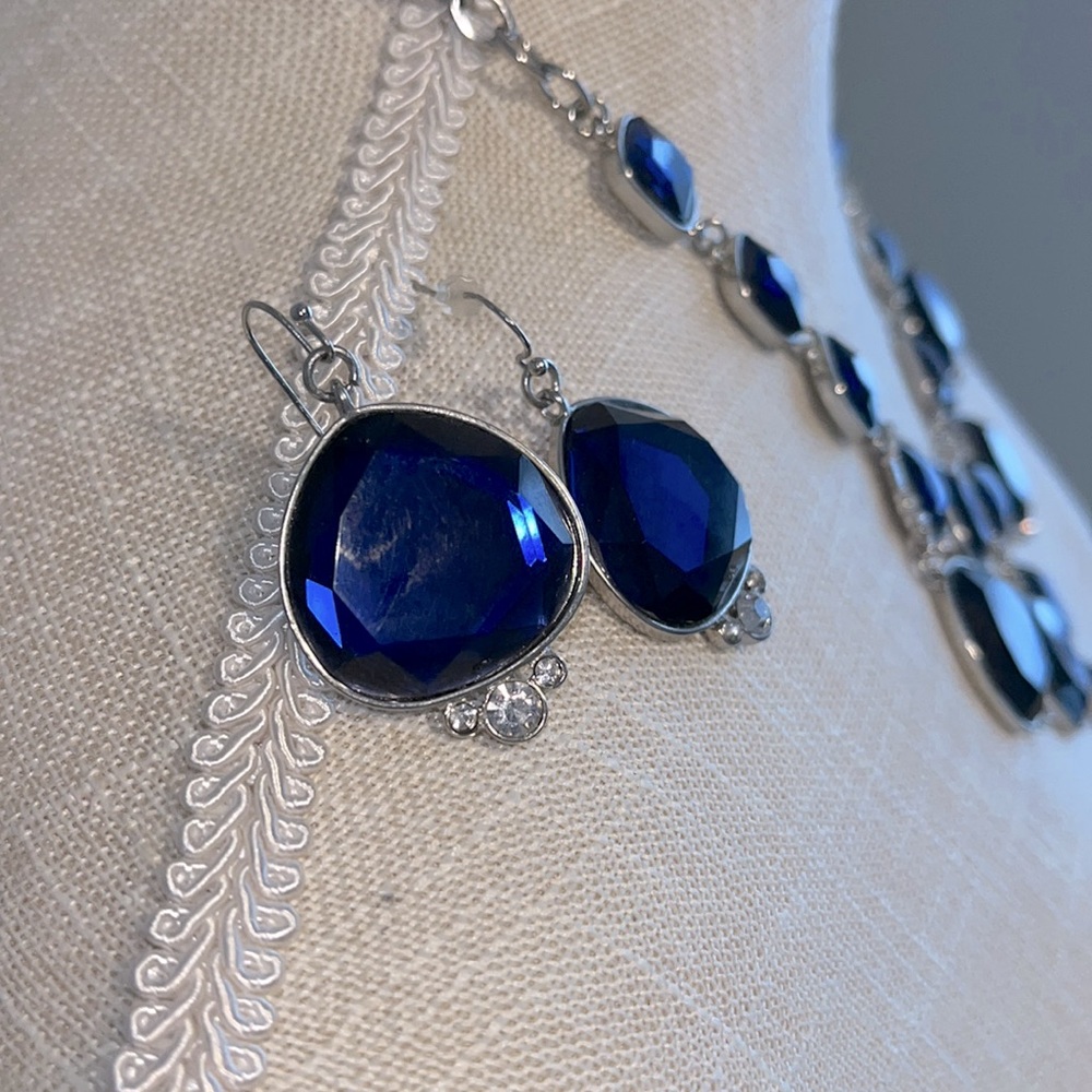 White House Black Market Statement Necklace and matching earrings - Picture 4 of 6